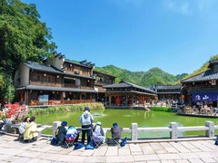 村里来了社交媒体高手……
