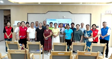 曙光社区“小年糕课堂”助力长者定格幸福时光