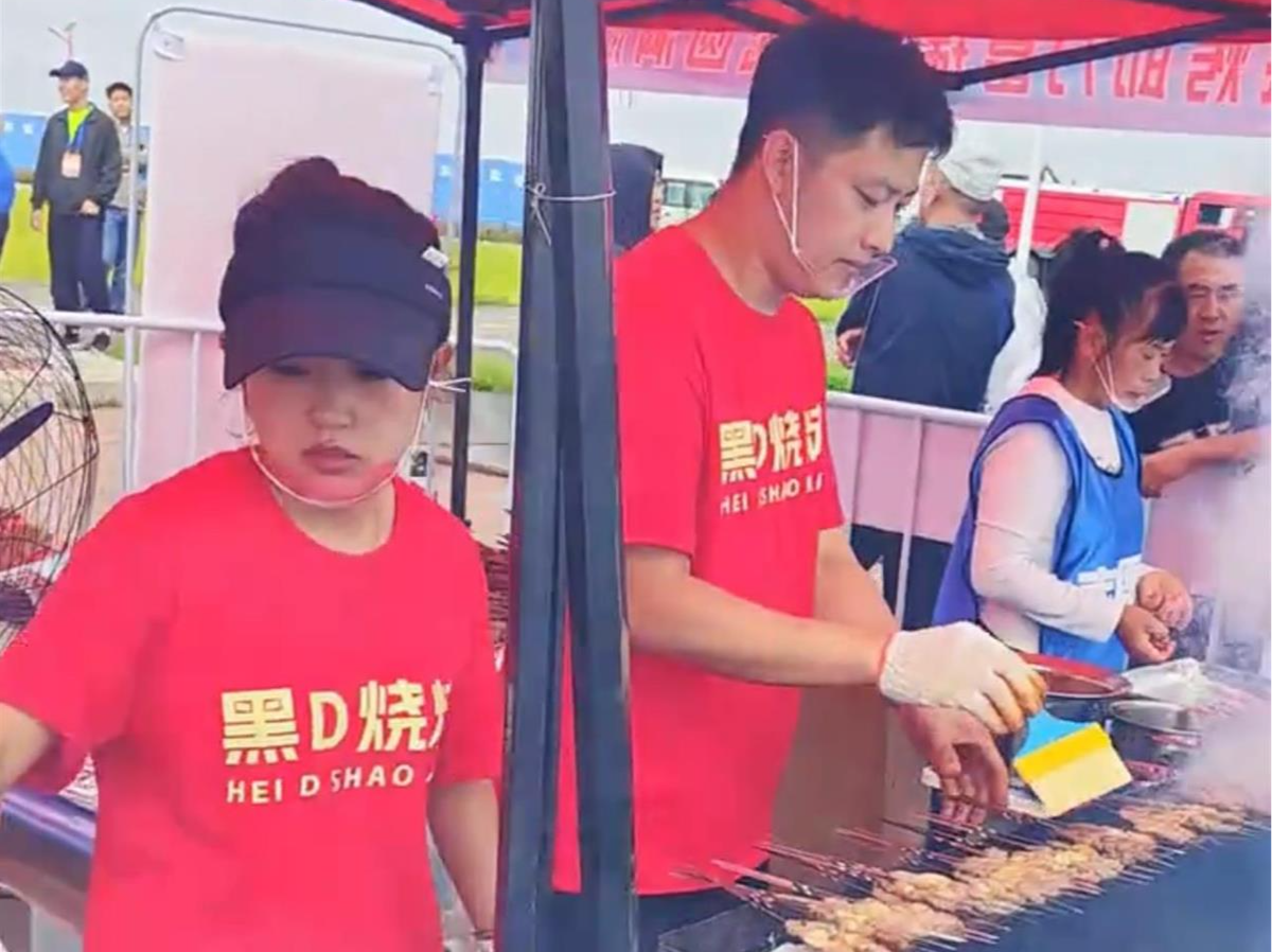 东北马拉松分全饱和半饱？多地“跑马”赛事现供烤串烤全羊，网友：只吃不跑可报名不？