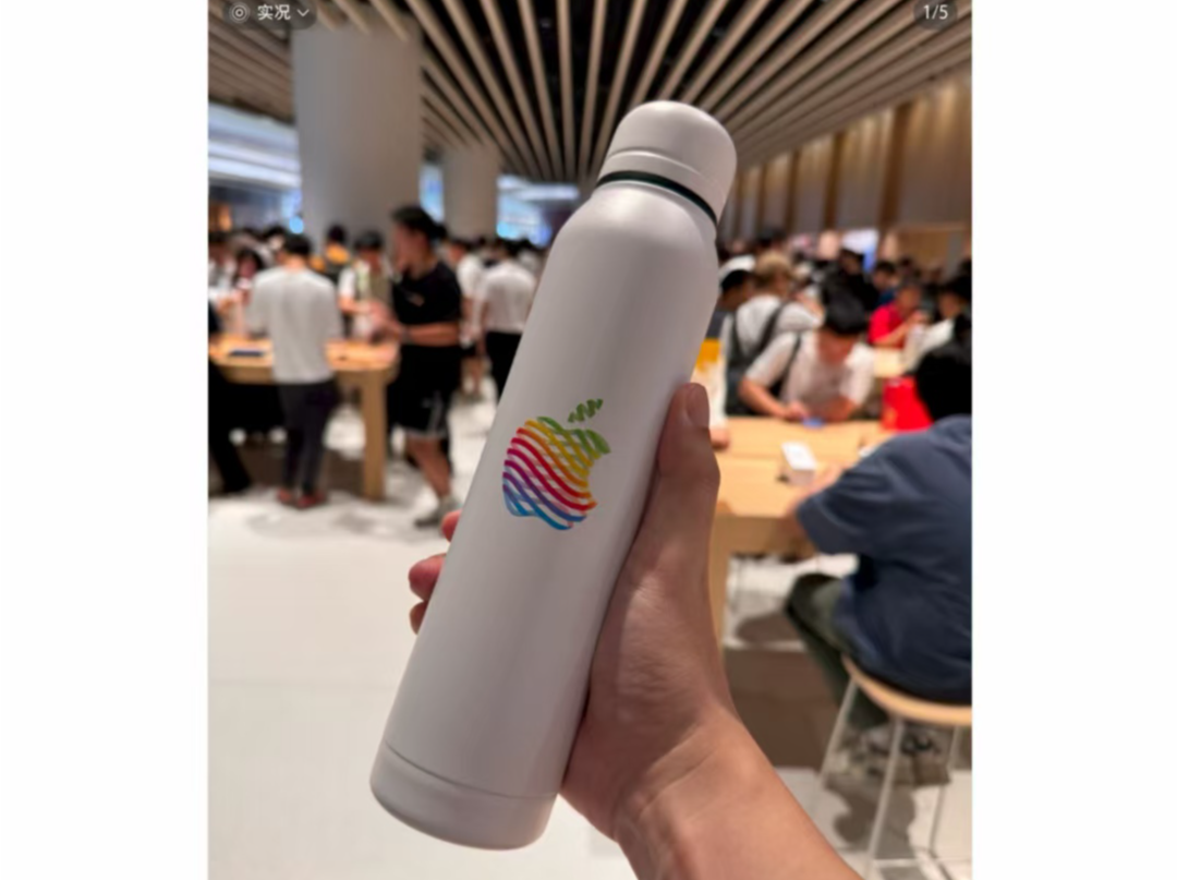 深圳苹果新店开业！彻夜排队领的保温杯“走俏”二手平台
