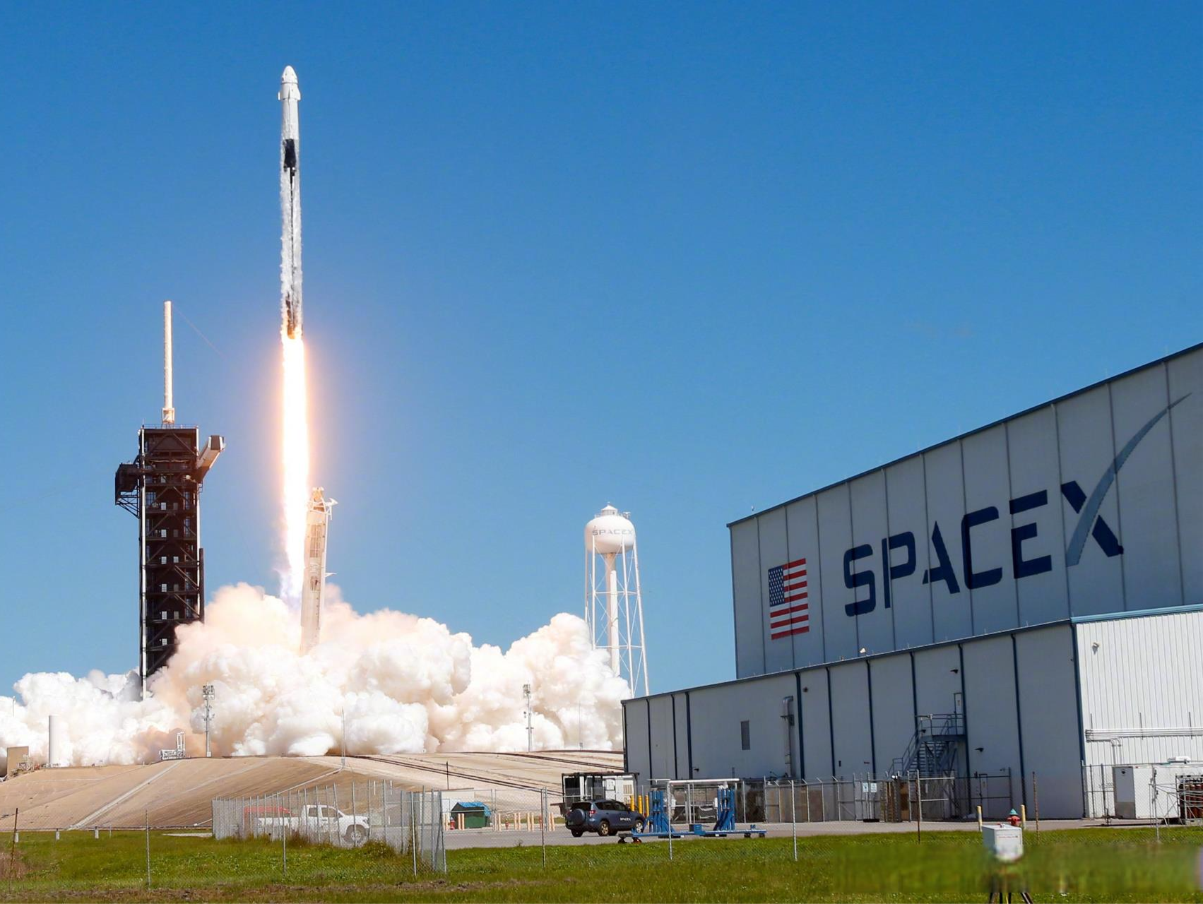 特朗普签署行政令放宽商业航天管制，美媒称SpaceX将成最大受益者