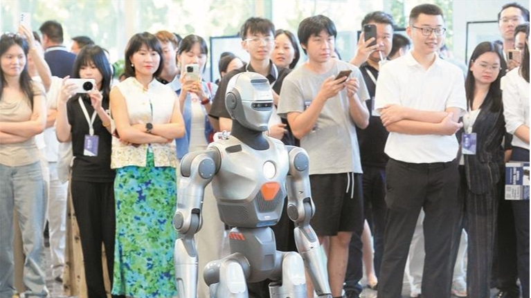 光明区首个人工智能零租孵化器揭牌成立 企业“拎包入驻” 最长3年免租