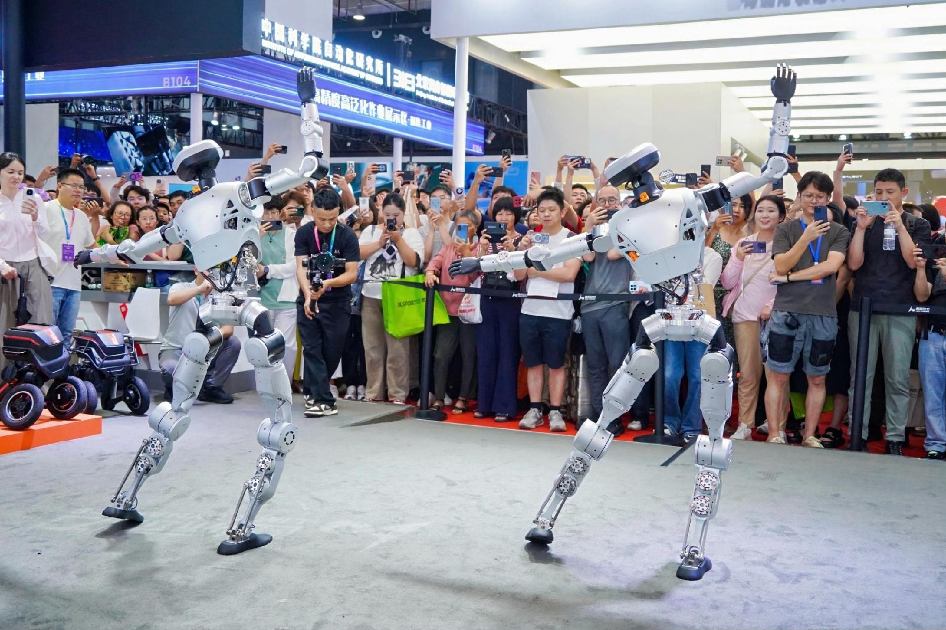 技术为核 生态为脉，全球机器人竞技场升起“深圳星链”| 南山半月谈