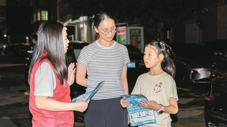 龙华区开展垃圾分类“志愿引导日”首场行动 吹响“无废全运”志愿力量集结号