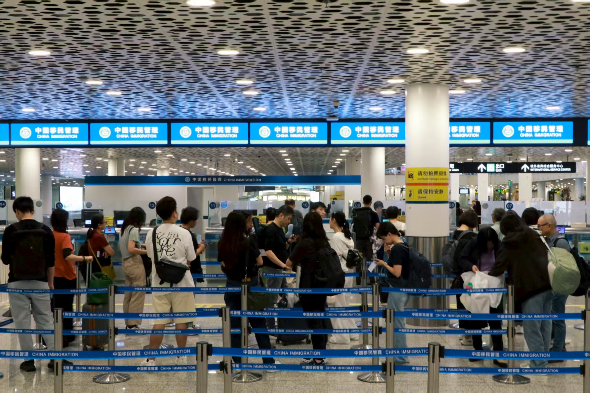 中马互免签证协定生效一个月 深圳机场口岸马来西亚旅客增长超21.3%