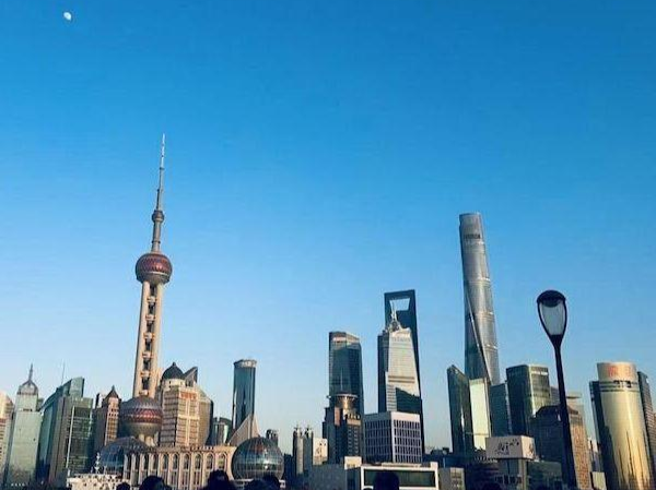 警惕！上海一店铺玻璃橱窗翻倒造成一死一伤，近期已有两起相关事故