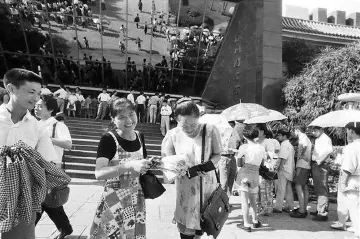 镜头里的深圳瞬间 | 图书馆门前排队，爱阅之城的派对