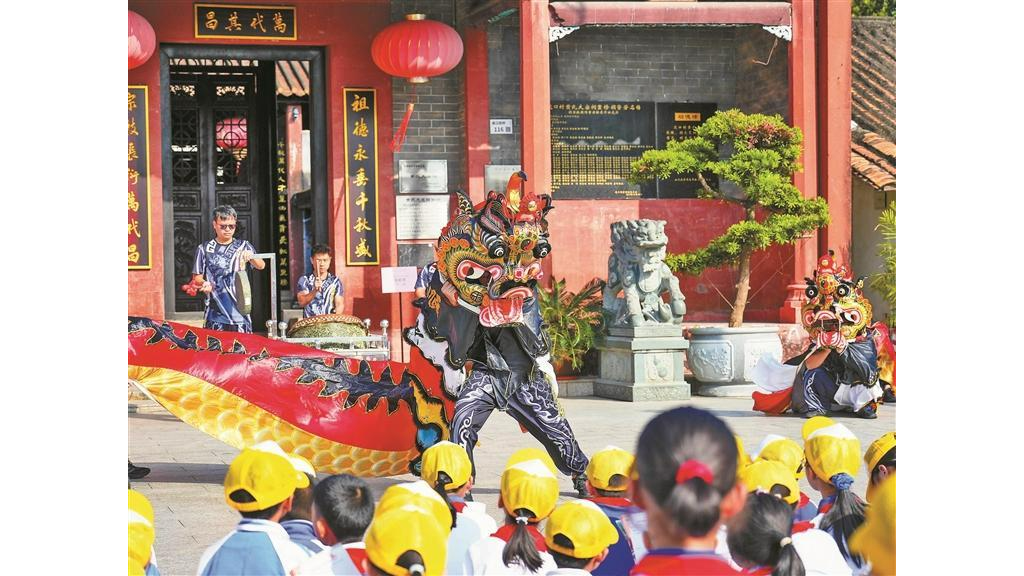 迳口社区“追光市集”热闹开场