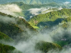 安徽石台：晨雾漫村郭 山水入画来
