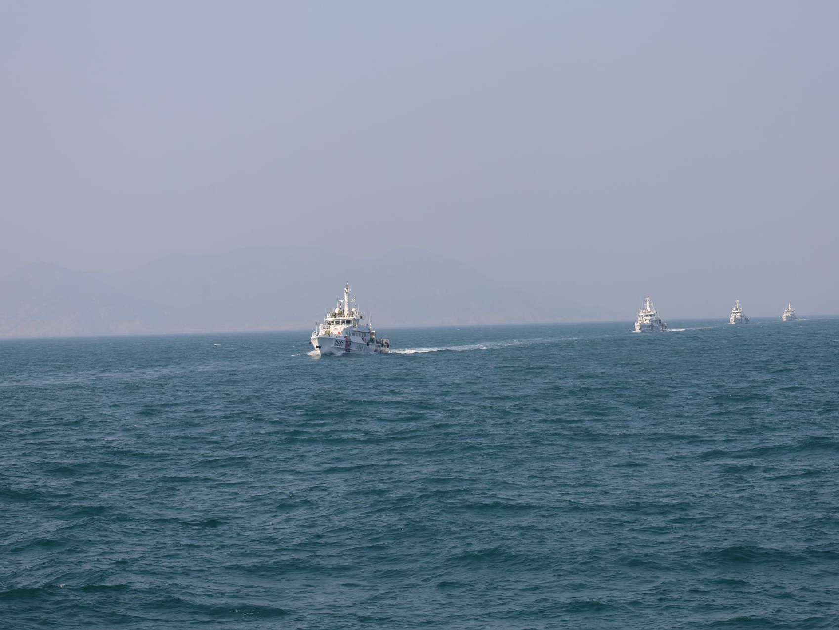 广东海警局直属分局开展“巡海疆，护开渔”系列活动