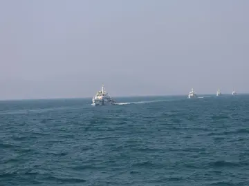 广东海警局直属分局开展“巡海疆，护开渔”系列活动