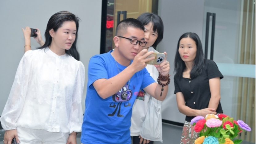 新安海滨社区女性提升摄影剪辑技能