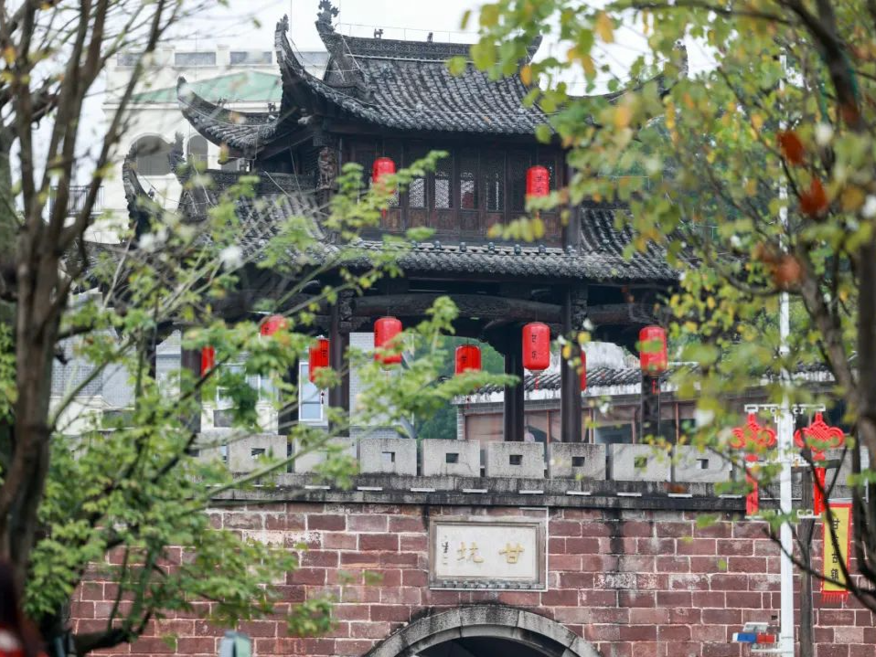 龙岗首个麒麟馆亮相甘坑古镇 “一影一剧一品一馆”联动激活非遗IP矩阵