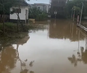 深汕暴雨红色预警后：石牌村积水基本排空