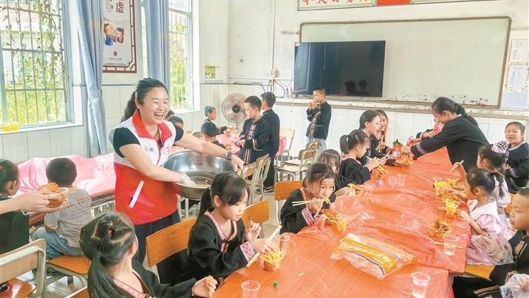 福永街道“公益万里行”项目第六次走进广西山区