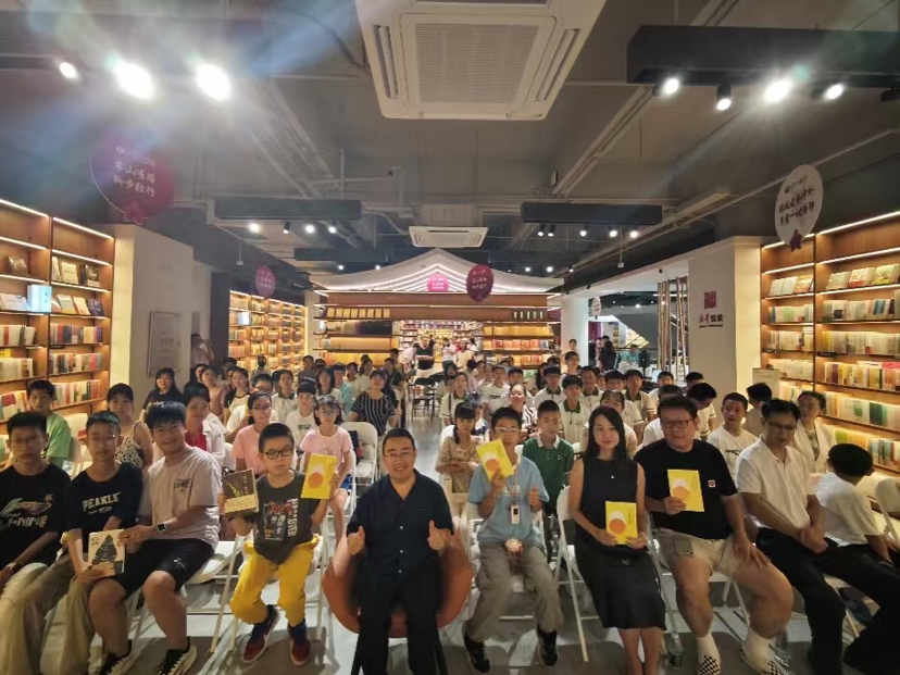 2025南国书香节韶关开讲！广东省特级语文教师丁之境：写作不难，就是心与万物共鸣的能力