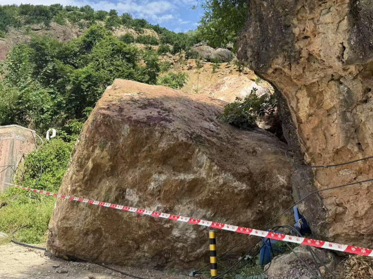 重庆巫山县发生一起危岩崩塌，提前避险无人员伤亡 