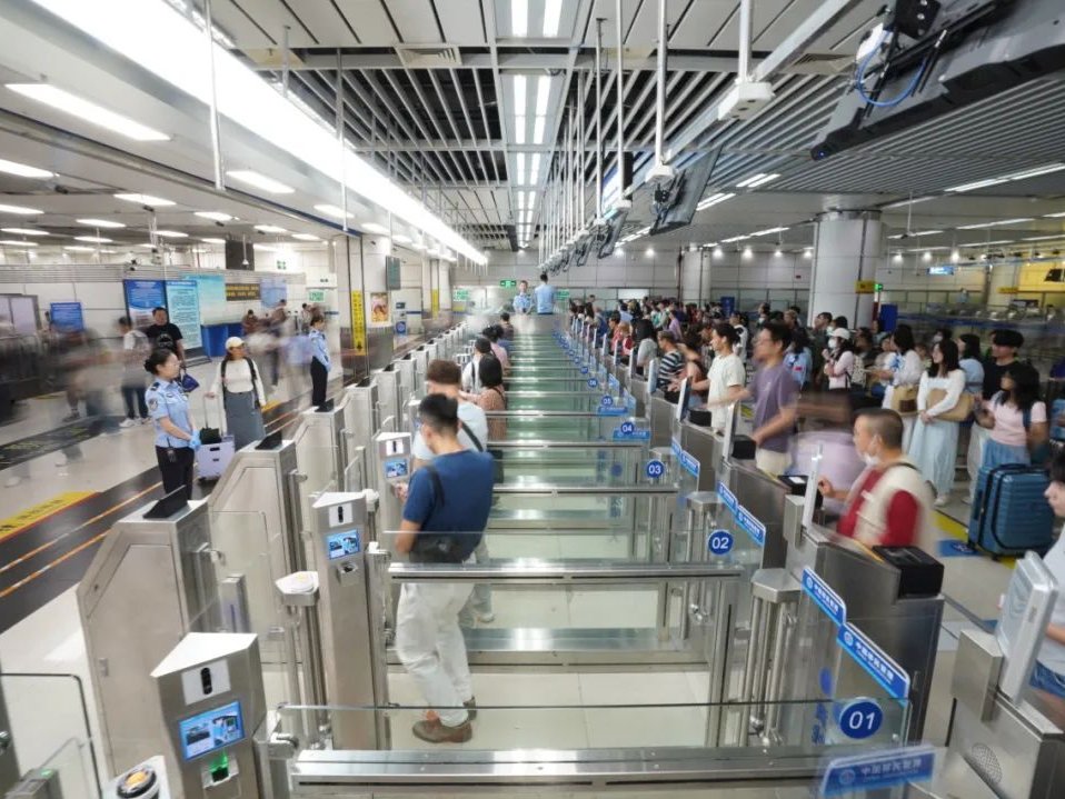 深圳湾口岸今年通关人次已超3000万 较去年提前了57天