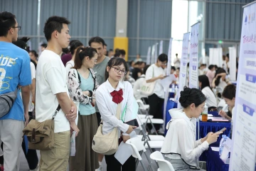南山区群团组织促就业毕业季人才招聘活动举行 政企联动搭平台 千岗引才聚南山