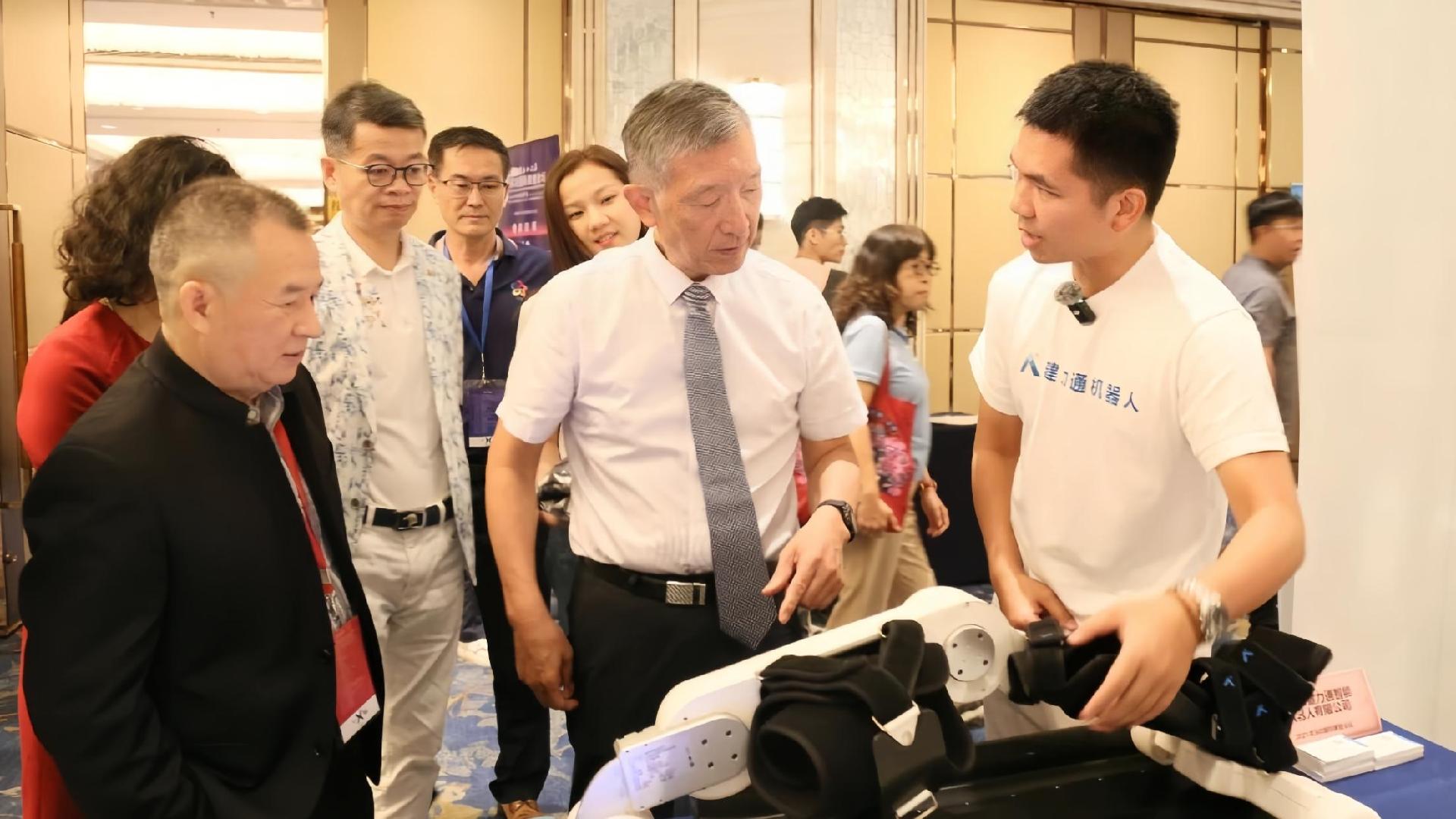 AI赋能康复产业新未来：机器人“读懂”患者想干什么