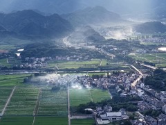 霞光映绿野 炊烟绕村舍