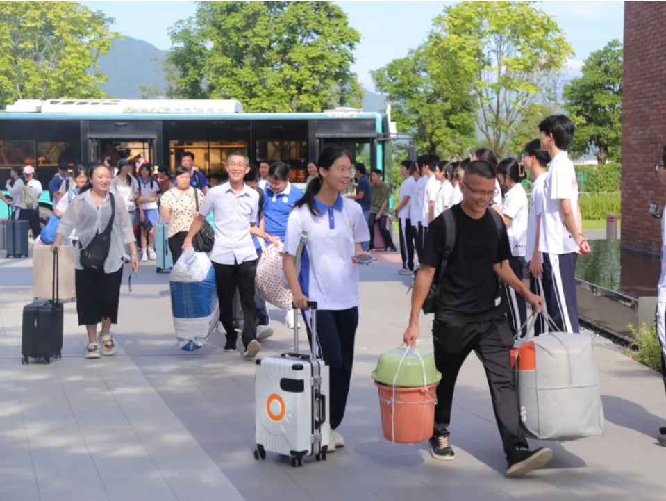 深圳最大高中园迎开学！@各位家长，开学前建议修改这个信息，事关收入