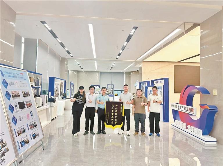 凤凰街道：精准服务企业获赠锦旗