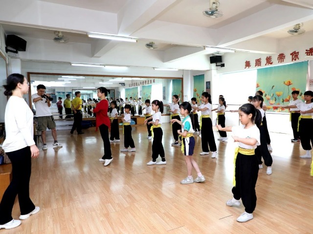 道滘南城小学 “小戏骨” 出圈：17年深耕，让粤剧之花绽放在校园