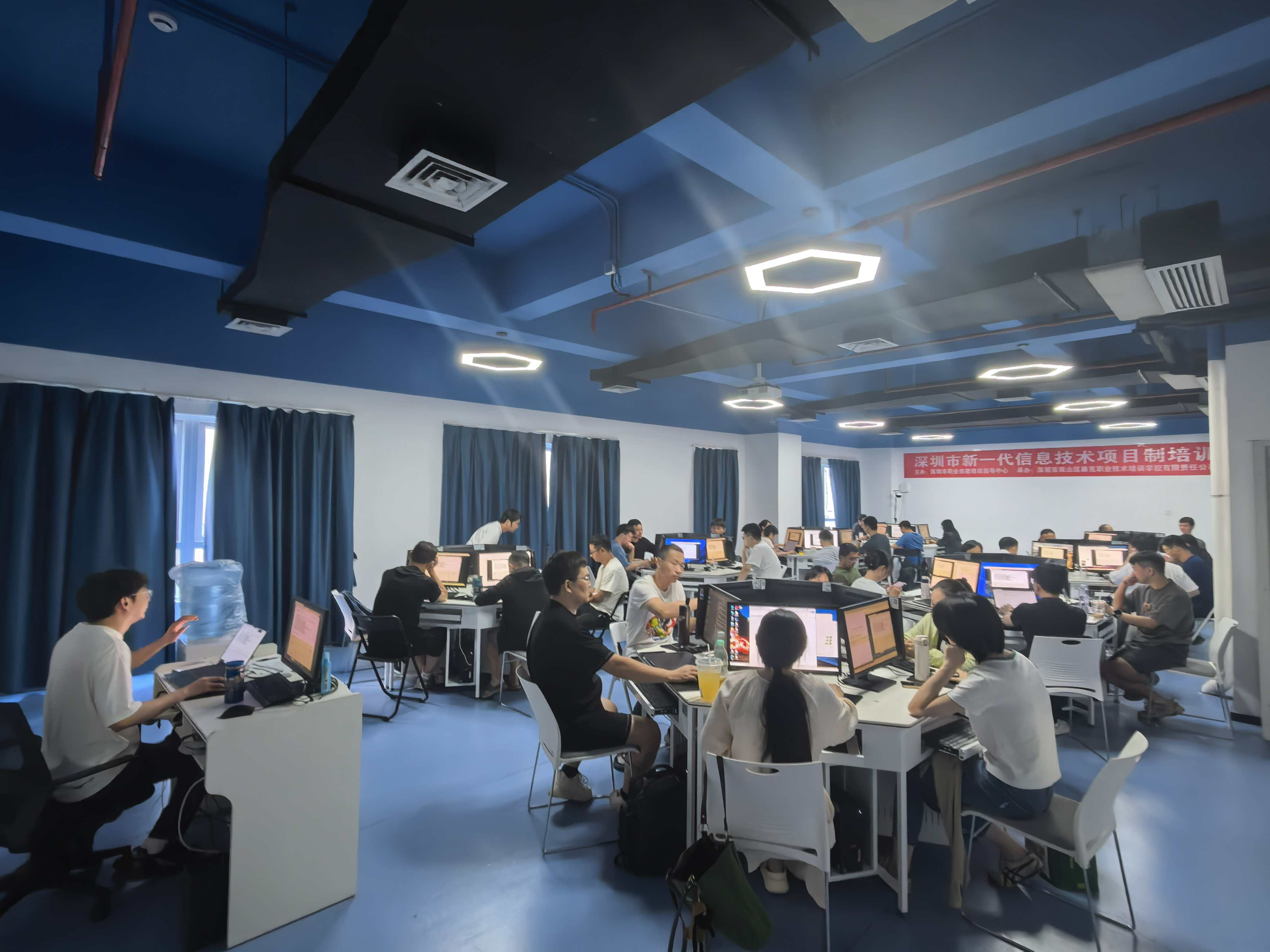 2025年度“深圳数字技能学堂”启动，计划年内培养万名创新型人才
