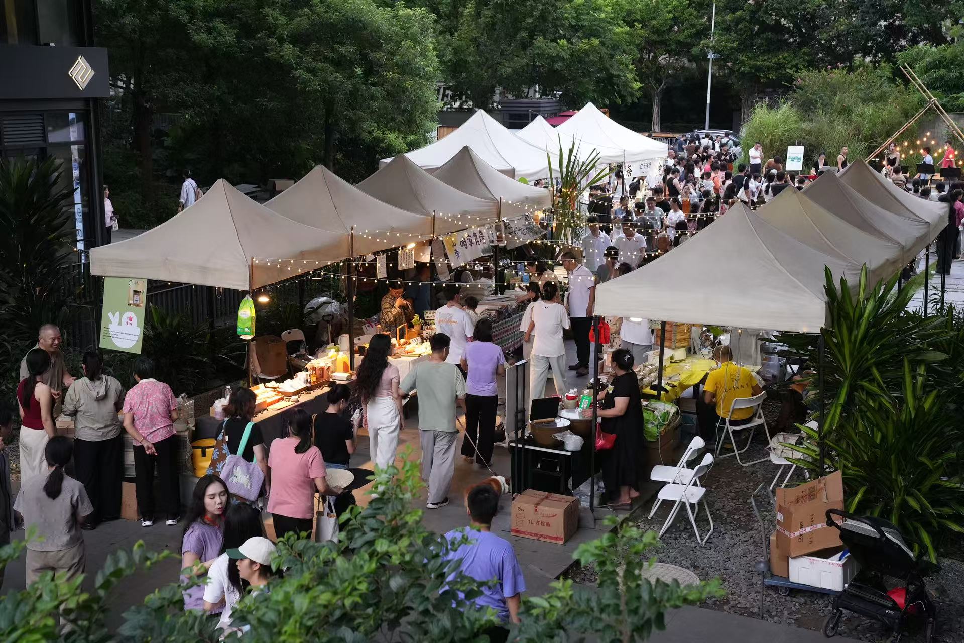 梧桐岛夏添夜市开集！在一方产业园，感受不一样的“夜市烟火”