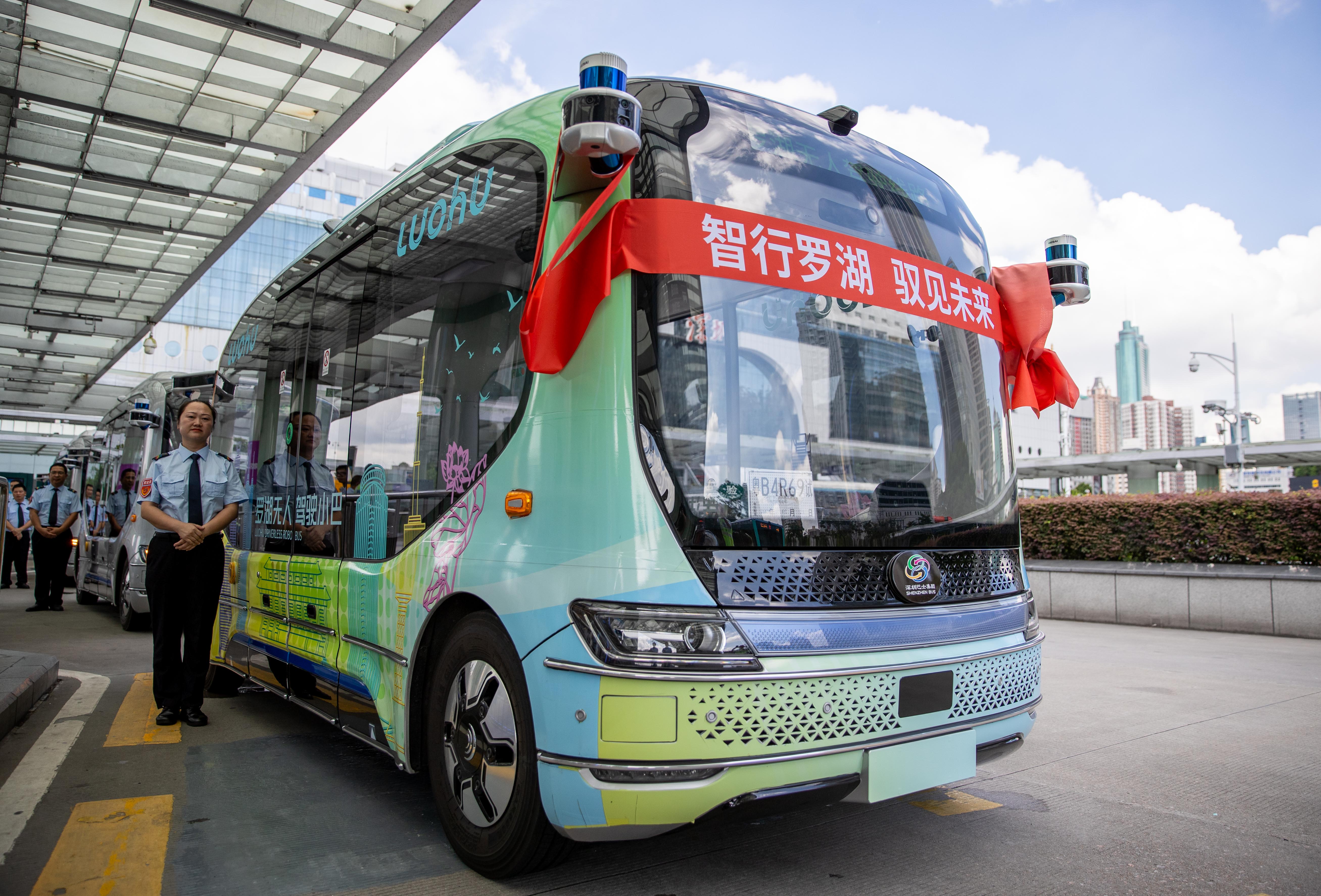 无人驾驶小巴“开跑”罗湖口岸