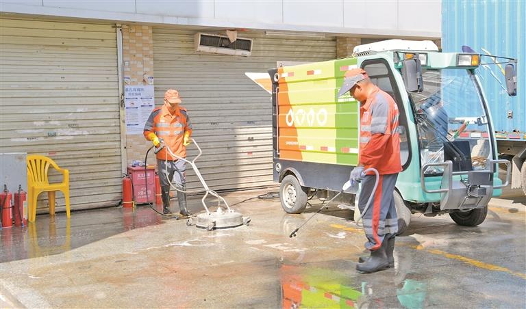 新桥街道开展深度清洁：清理卫生死角 提升街面环境