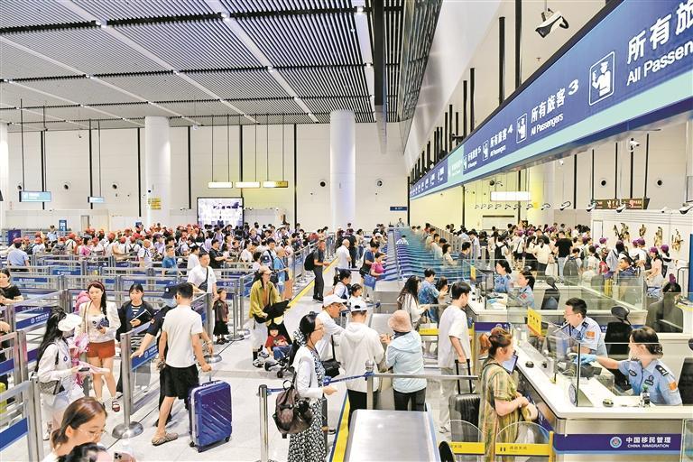 深圳地铁客流陆路口岸通关人数同创新高