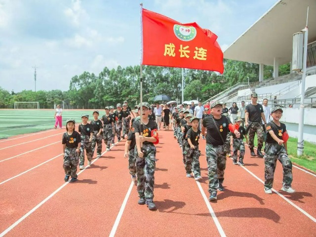 免费体验！东莞全民国防教育体育训练中心社区公益行走进万科金域华府