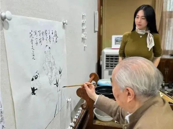画家范曾报平安，此前陷“失联”风波，业内称其家中两拨人内斗