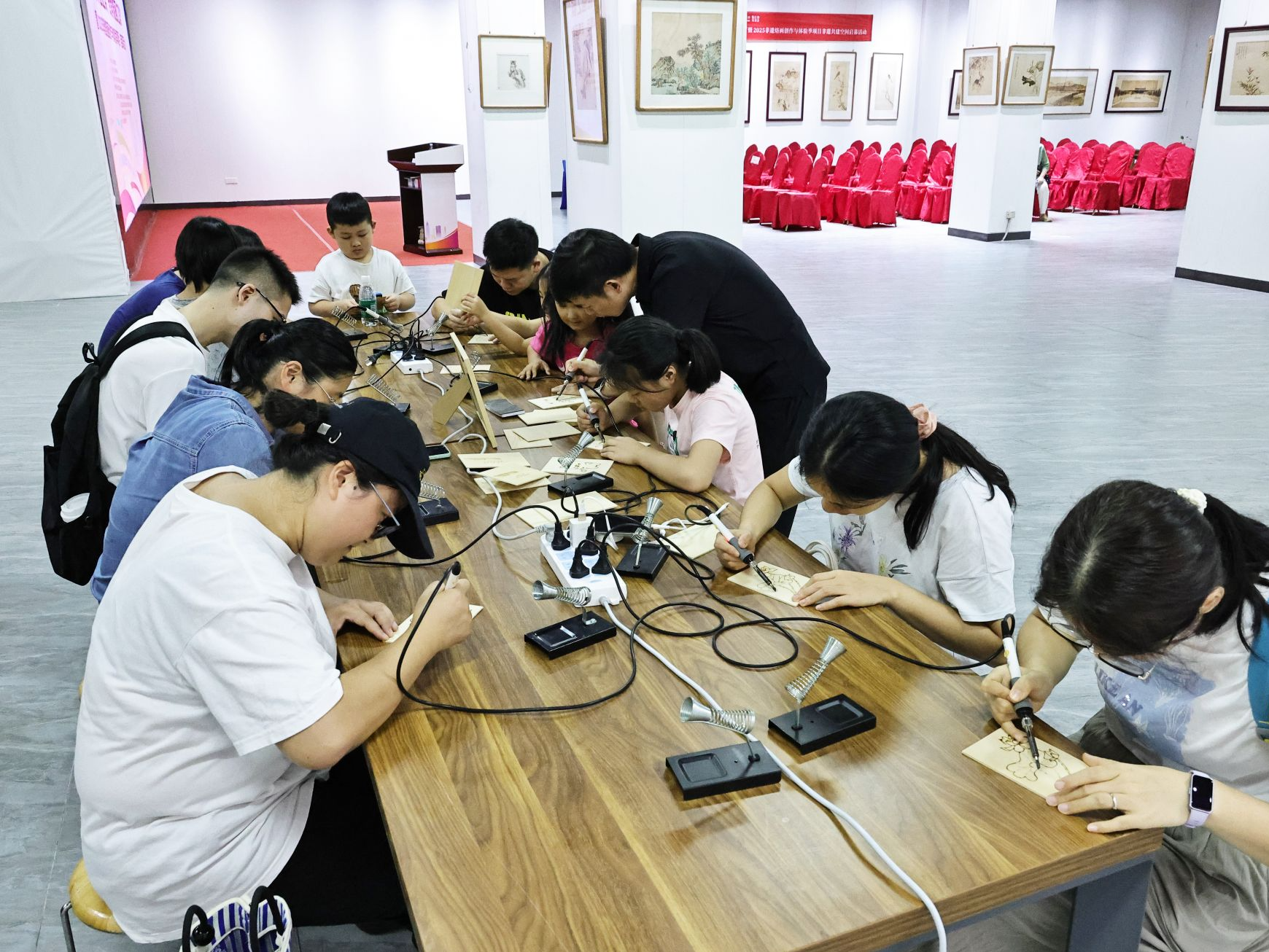 2025非遗烙画创作与体验季启幕，慈善之家非遗共建空间揭牌