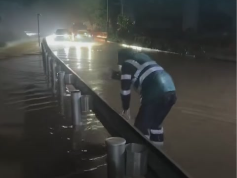网传布吉积水视频是前年外地视频！读特记者现场走访目击→