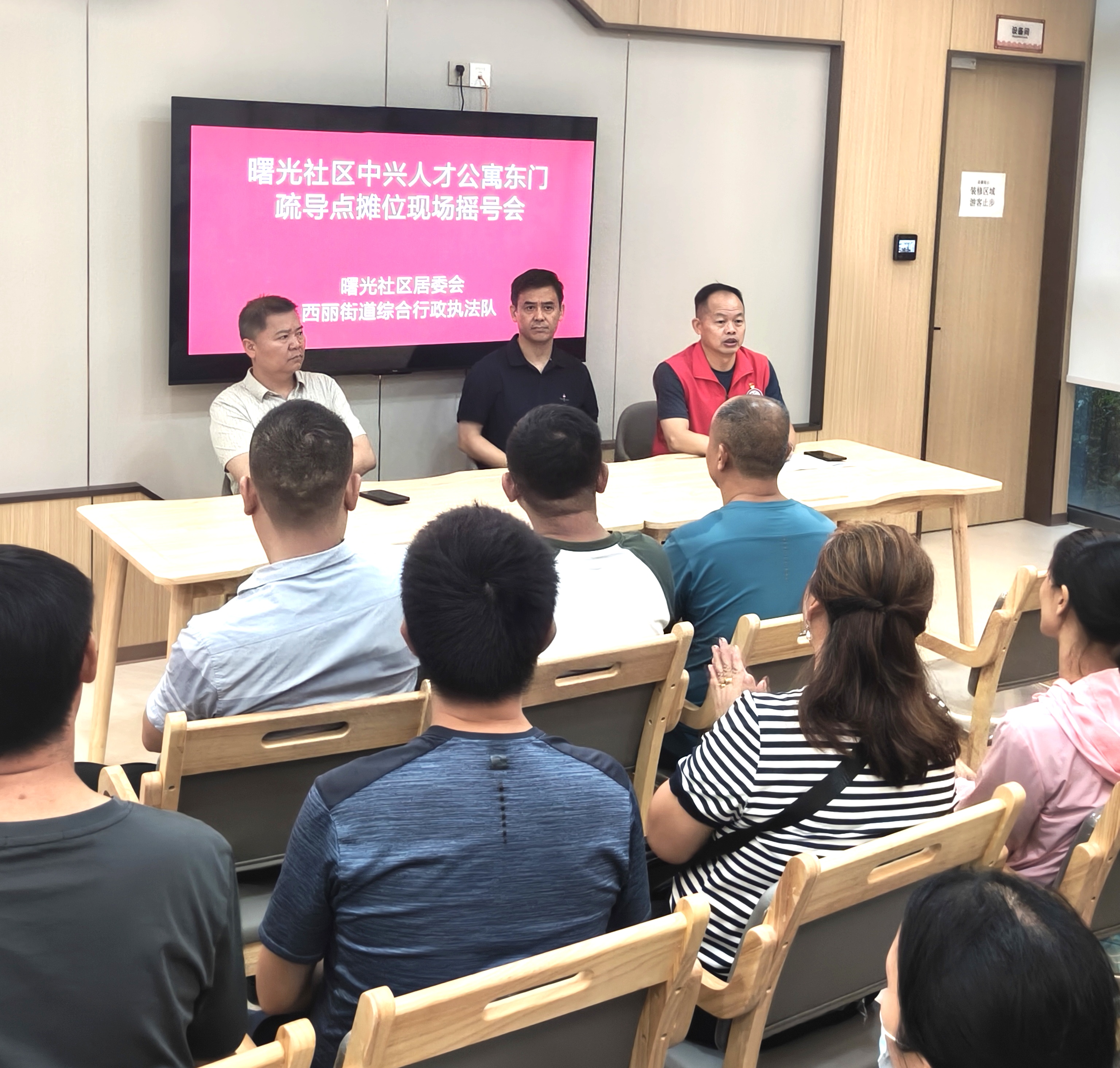 南山曙光社区“乱摆卖疏导点”获摊主点赞