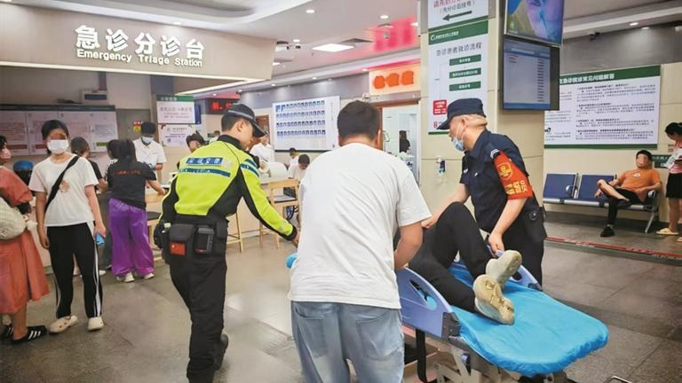 热心人·暖心事 | 龙华铁骑开道 抢出宝贵治疗时间