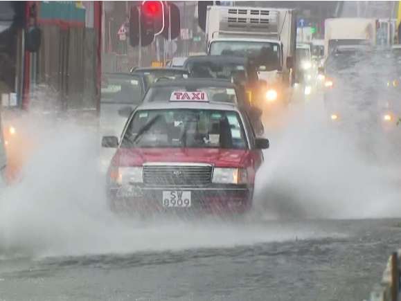 香港天文台改发黄色暴雨警告信号