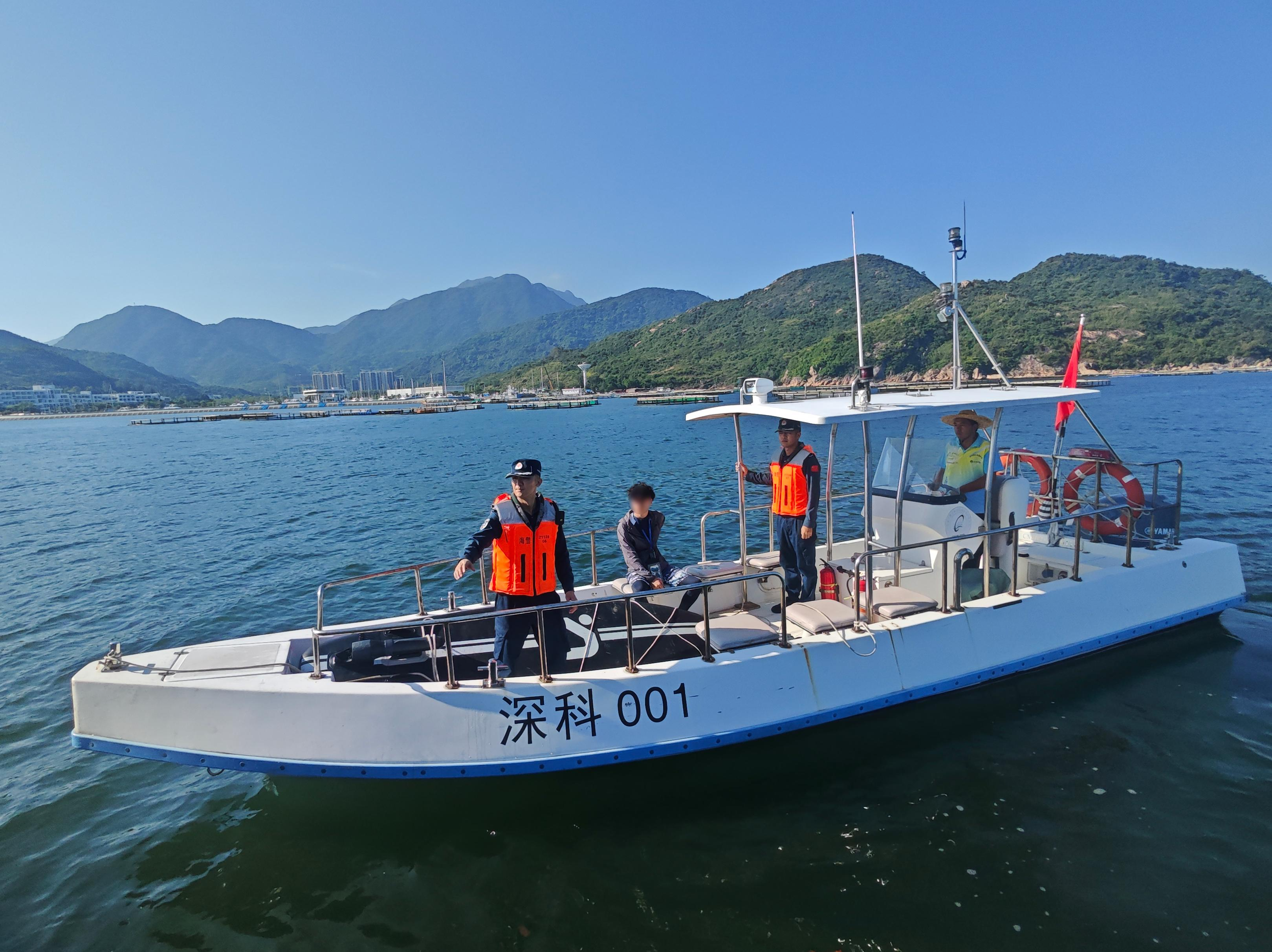 男子出海后设备突发故障遇险情，深圳海警接报后疾驰赶赴成功救援