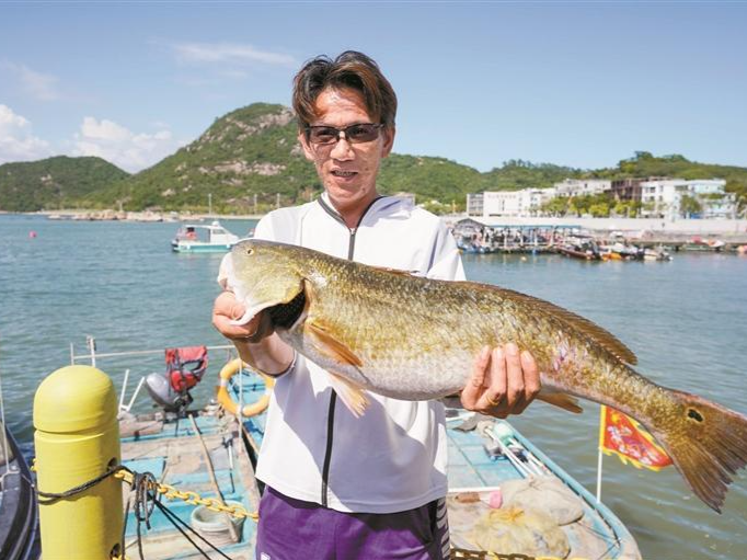 南海开渔捎来“第一口鲜”