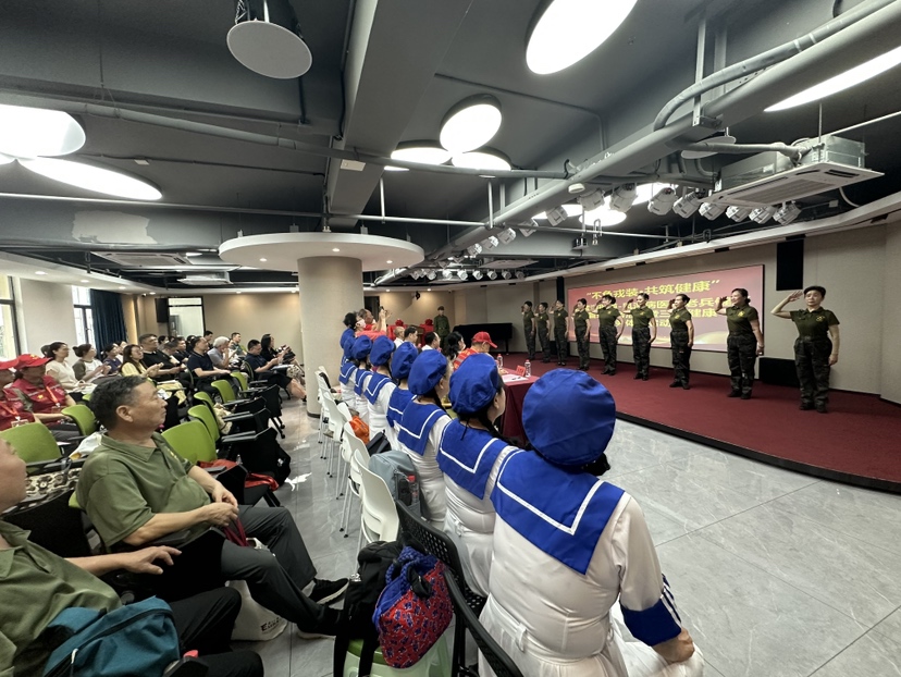香蜜湖街道联合风湿病医院启动三级健康服务体系，八一建军节致敬老兵送健康