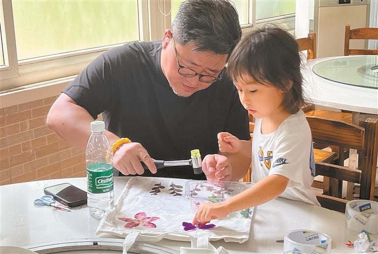 薯田埔社区组织职工家庭参加亲子研学活动