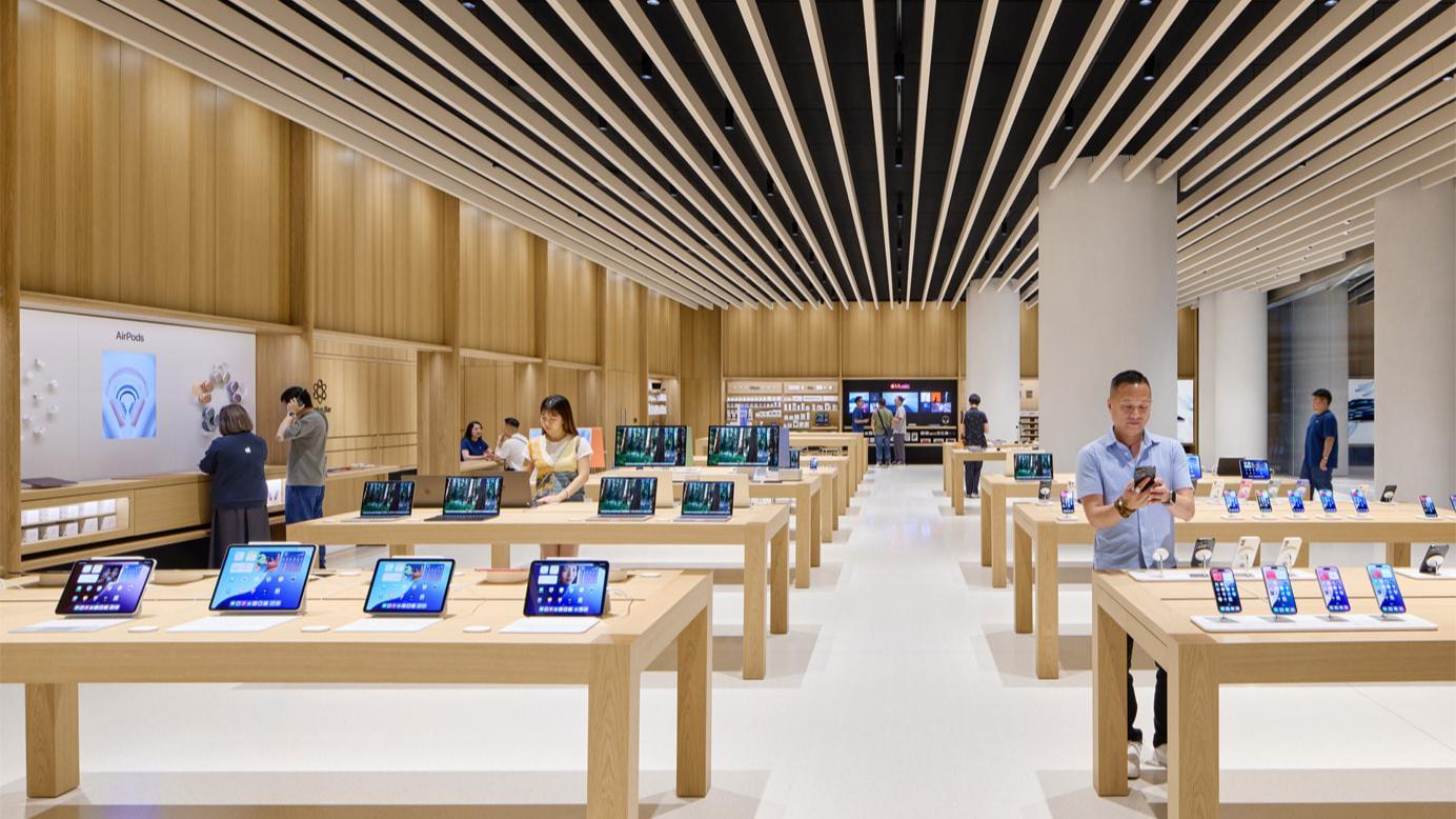 深圳第3家Apple Store零售店开业  全国“果迷”提前一天抵深打卡