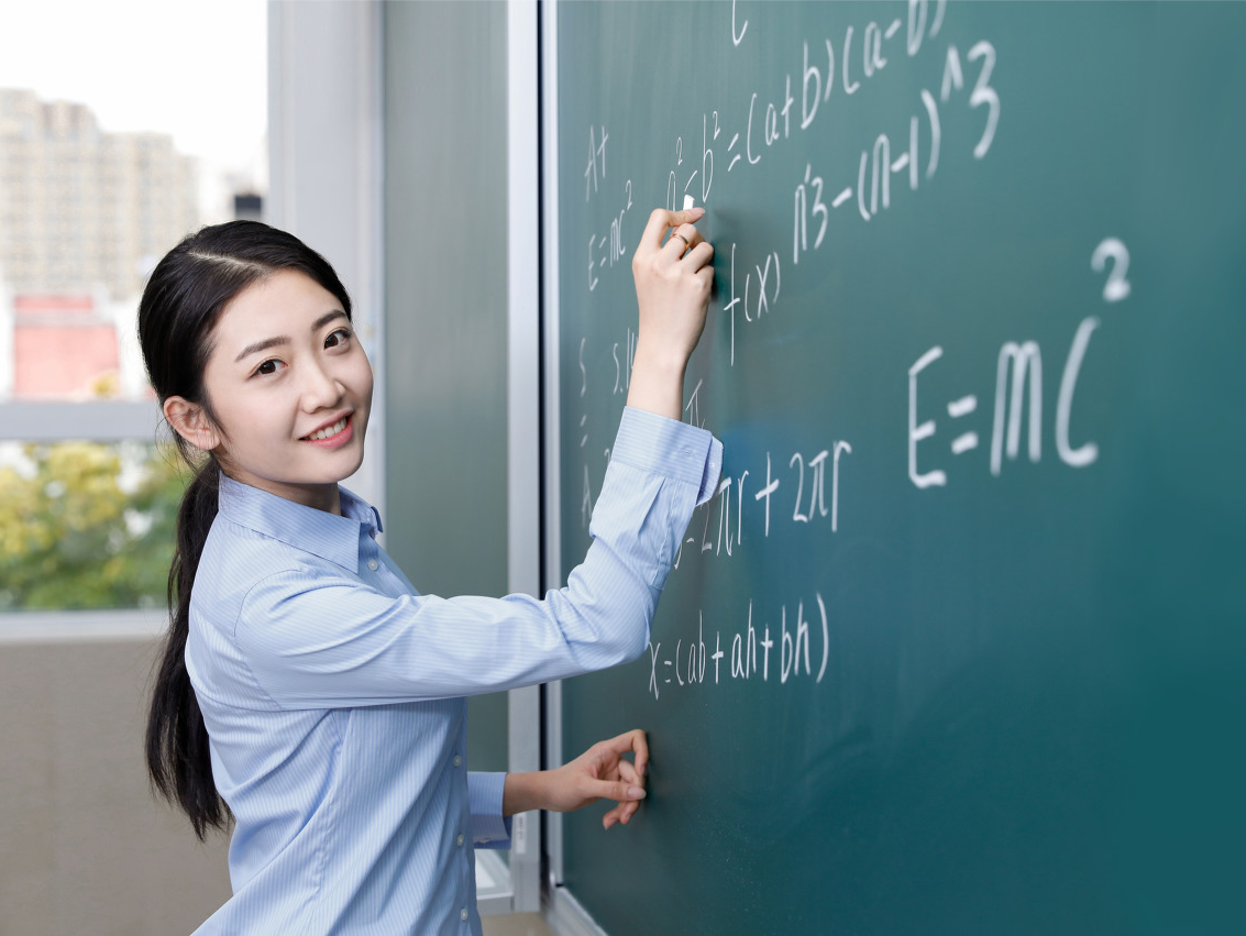 年轻教师自述因开学产生焦虑：夜间睡眠受影响，同事互相倾诉排解情绪