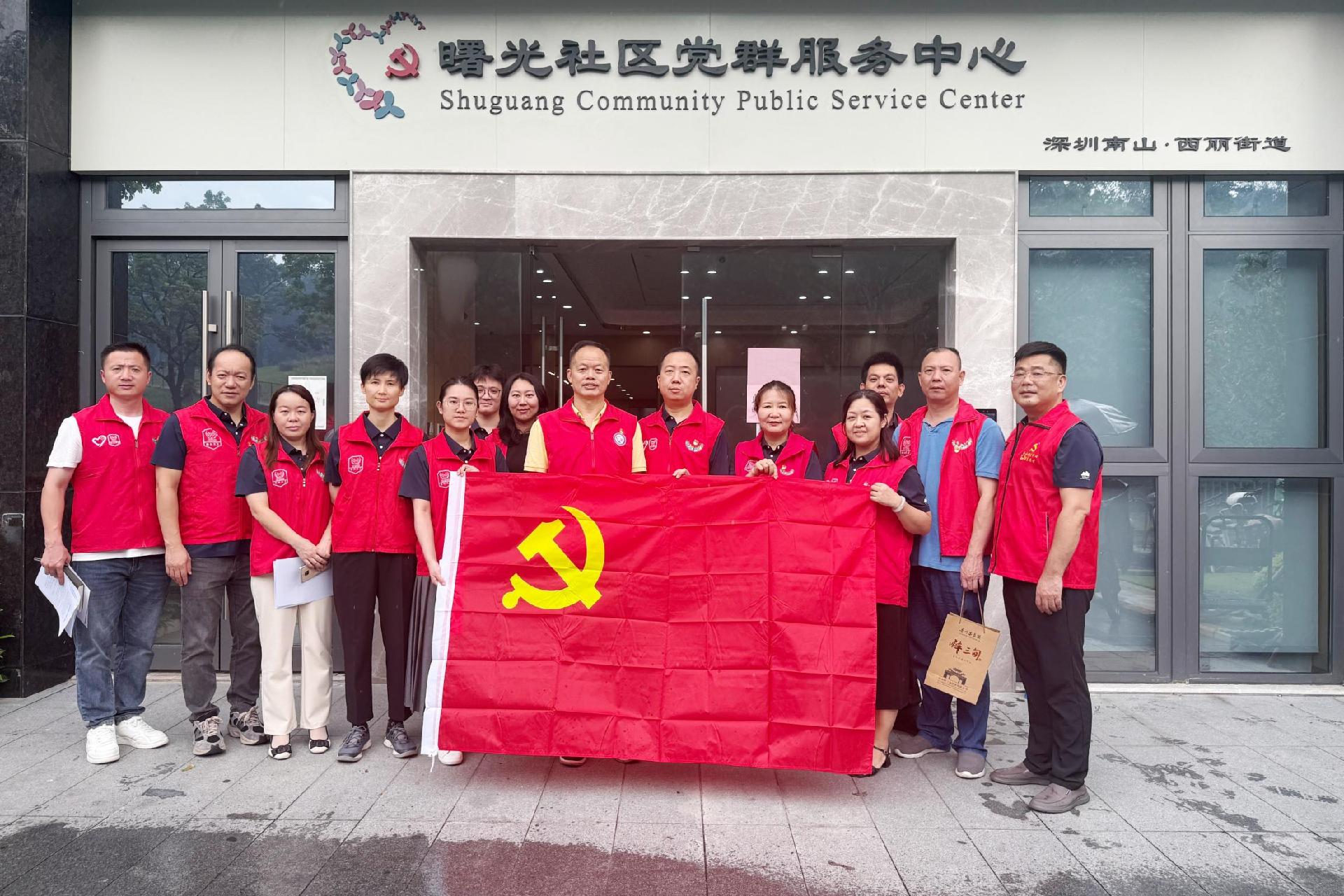 曙光社区党委拉网清源打响“灭蚊战”
