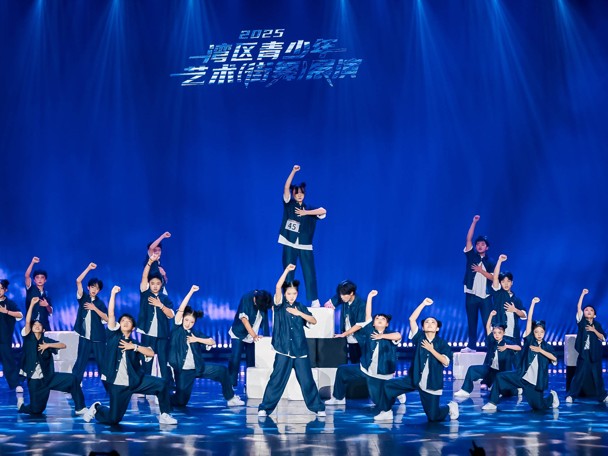 开演文艺四季SHOW搭平台，深圳青少年街舞联队成立