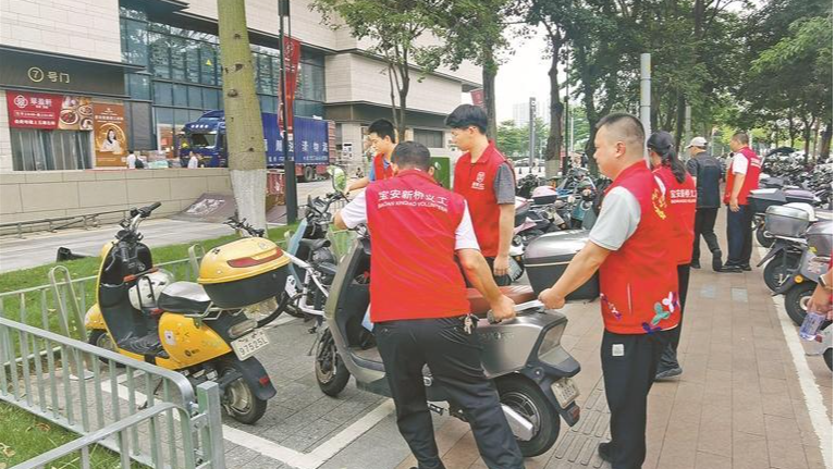 新桥团工委开展“文明商圈日”志愿服务活动