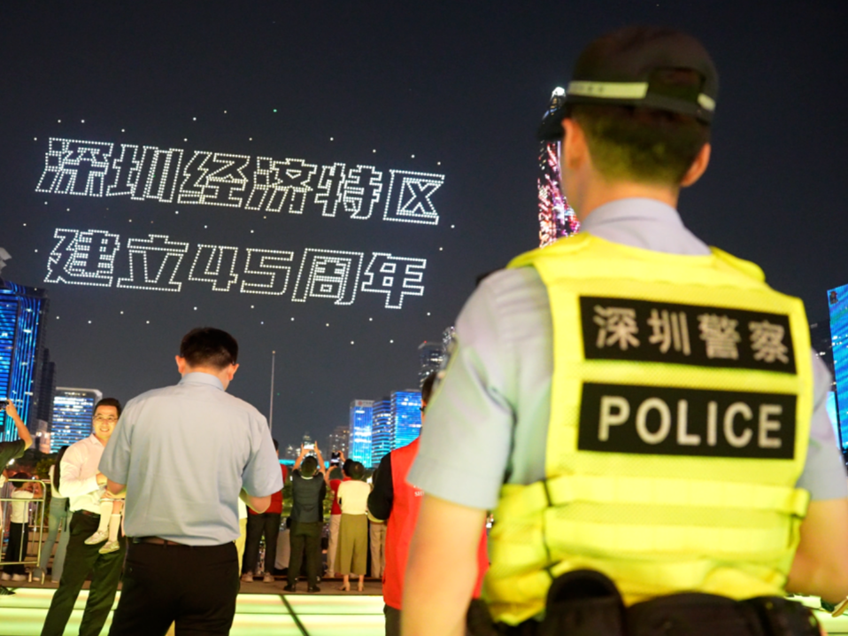 1.2万架无人机点亮夜空，深圳福田公安立体防控让32万名观众安心有序观赏